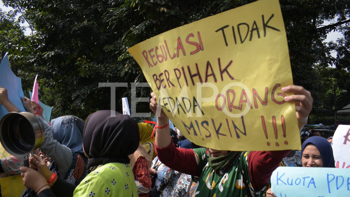 tempodotco's tweet image. [TEMPO FOTO]

Aksi Ibu-ibu Gruduk DPRD Jawa Barat saat Protes PPDB

📷: Tempo

#PPDB #JawaBarat #TempoFoto