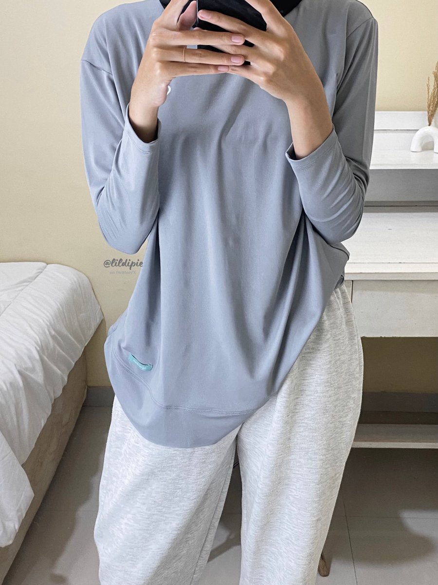 lildipie's tweet photo. Yang bingung nyari atasan ngga ketat buat olahraga pake ini aja plisss!! Ini cuttingannya OVERSIZE bisa nutup area🍑😭

MURCE abis under 100k mana nyaman banget pas dipake RINGAN poll!! https://t.co/Q3q0O8FLxc