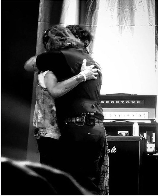 Johnny_depp_ru_'s tweet photo. Happy birthday, Jeff Beck 💔🥺
We love you very much. And we and Johnny miss you very much
#JohnnyDepp #ДжонниДепп #jeffback #johnnydepparmy #depphead #justiceforjohnnydepp #JohnnyDeppIsABeautifulSoul #JohnnyDeppIsABeautifulSoul #ThankYouDior #dior https://t.co/xjqtPwAlTn