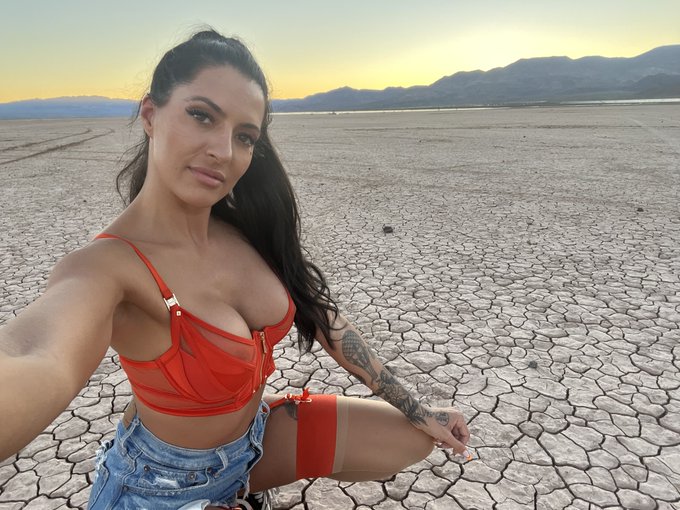 No one is watching and I got my hair tied 👅💦 https://t.co/hnKkip2wpx<a href="/tag/mvsales"class="tags"><span>#mvsales</span></a>