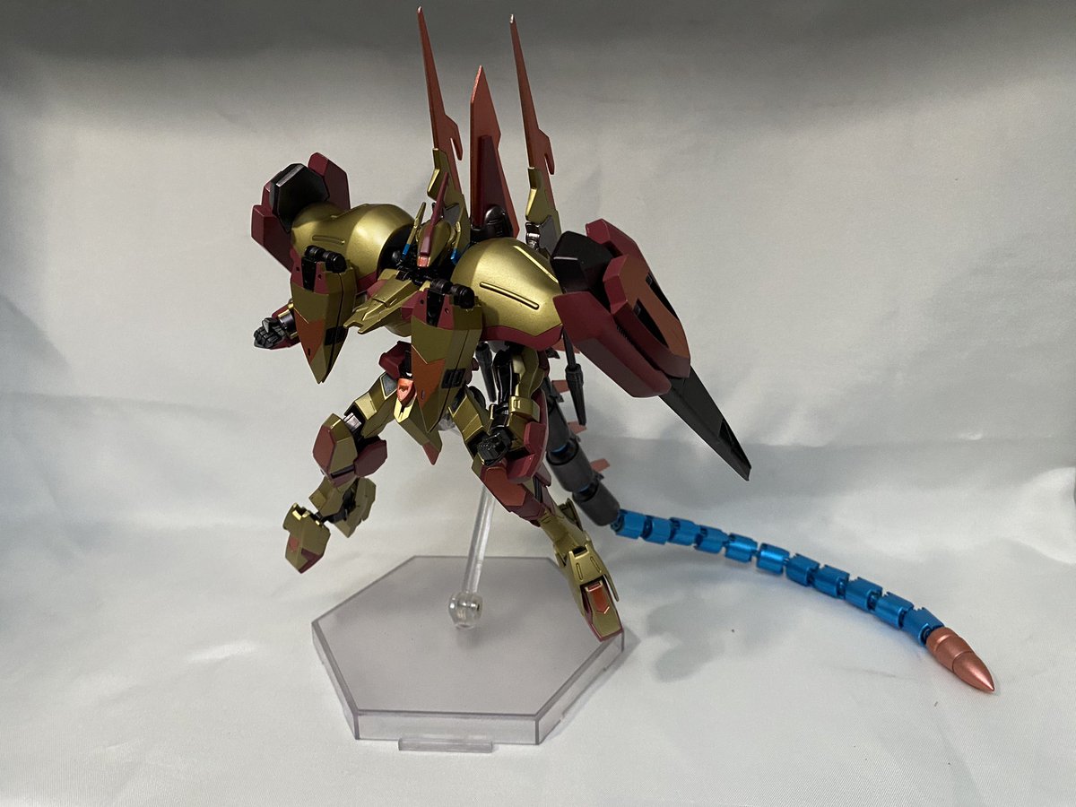 StratosZhero's tweet photo. Completed mark raison beyond ver! 
or my take on it
This being my second custom kit was difficult especially with the side binders and tail! Really like the raison design and hopefully it gets a moderoid treatment! https://t.co/YzjOZCrvLY
