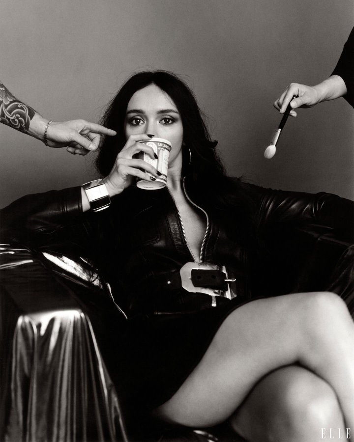 GQ0GiG-WYAEhojv?format=jpg&name=900x900