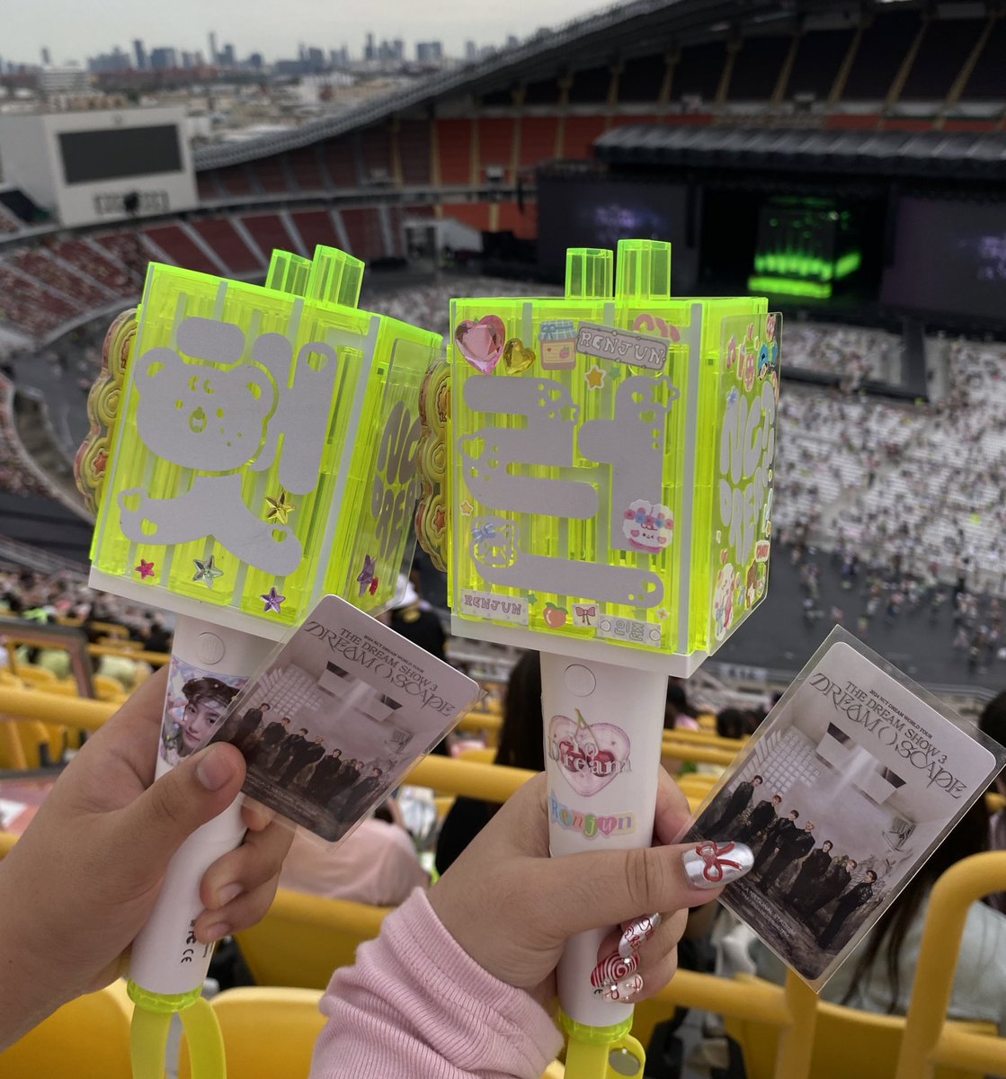 imchaitnp's tweet photo. รักน้องดรีมไม่เจ็บเลยสักวัน♥️☘️🌟

#THEDREAMSHOW3_in_BKK #NCTDREAM_THEDREAMSHOW3inBKK #NCTDREAM_THEDREAMSHOW3_in_BKK https://t.co/D5d8ux3Fsk
