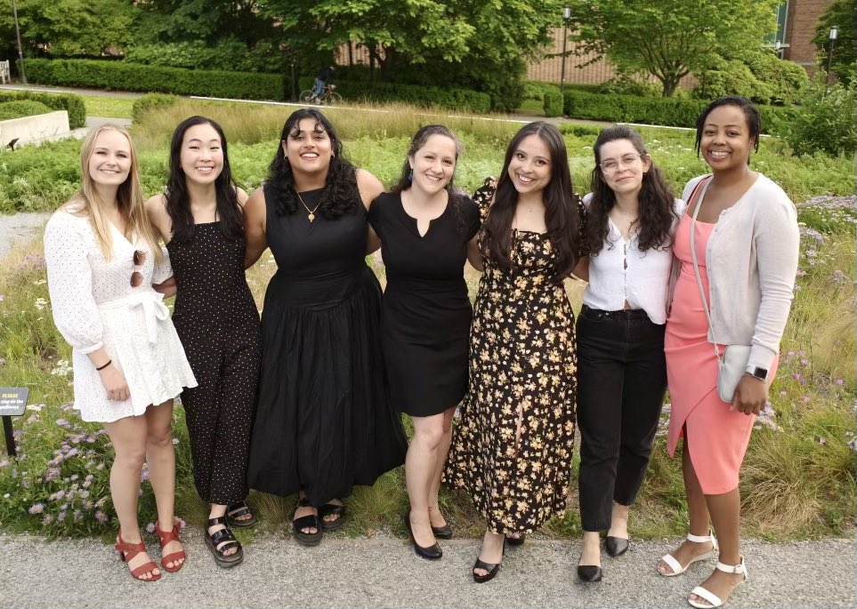 These lovely humans and I are R2’s officially tomorrow! Heavy surgical year at UW 🔪🔪