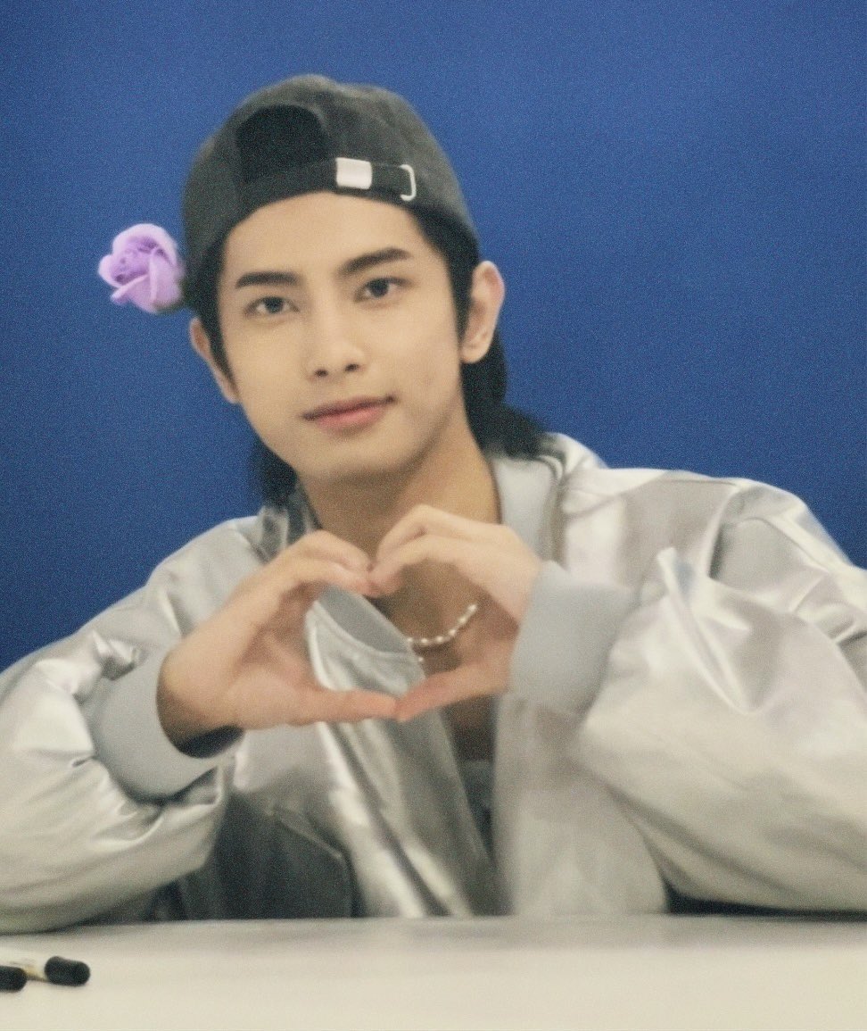 hi <a href="/HORI7ON_twt/">HORI7ON member</a> isang pass sa lowkey tiktok naman diyan oh, miss ka na namin pre :<