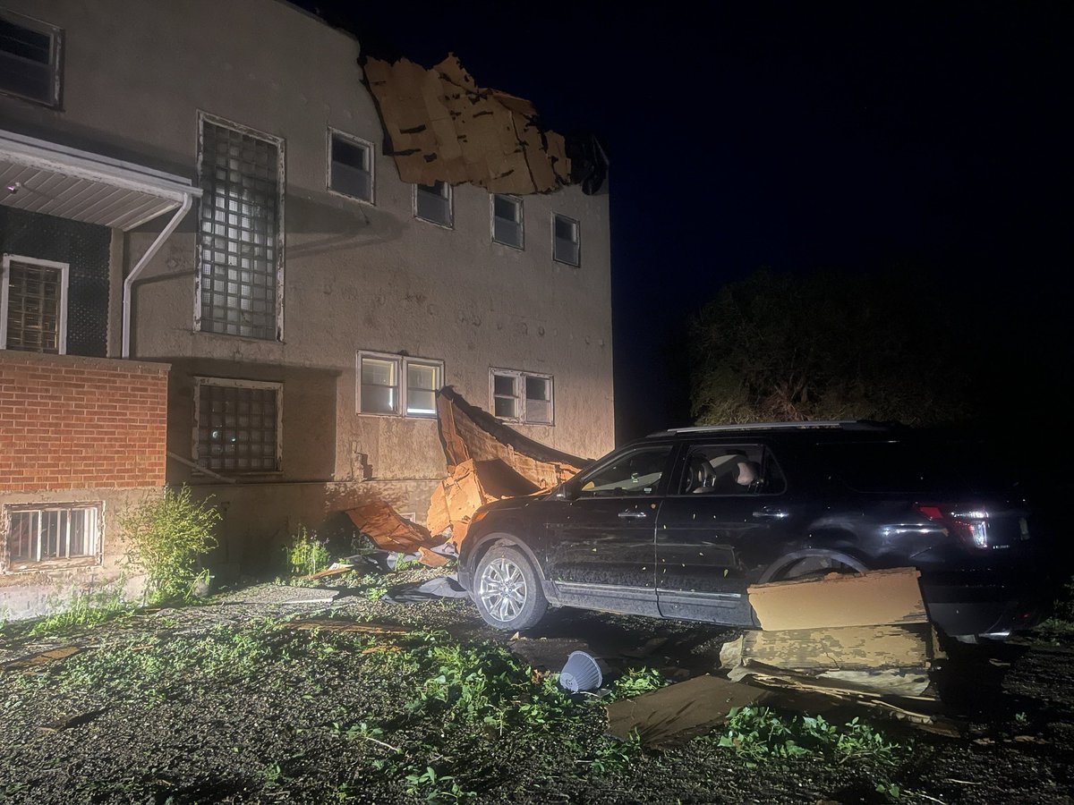 Some damage in Gravelbourg #skstorm after the tornado warning. <a href="/westernuNTP/">Northern Tornadoes Project 🇨🇦</a>  very isolated. Debris is backwards from wind direction of cell. May be downburst. Rest of town showing some hail damage. Will send the video tomorrow showing the storm