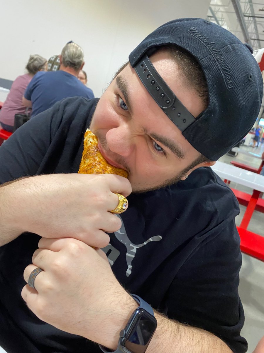 _Xanii_'s tweet image. KEEP EATING!!