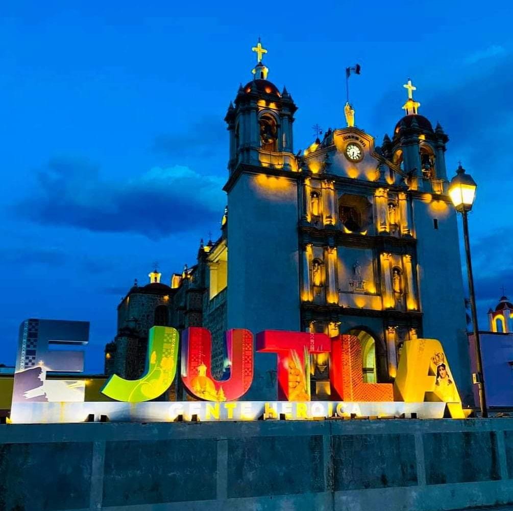 ContraProMx's tweet image. 🔴#ATENCIÓN Pareja es ejecutada en el #Bar “#CocoLoco” ubicado en la calle Benito Juárez, de #Ejutla de Crespo, permanecen sin identificar.

#Oaxaca @SSPC_GobOax @FISCALIA_GobOax