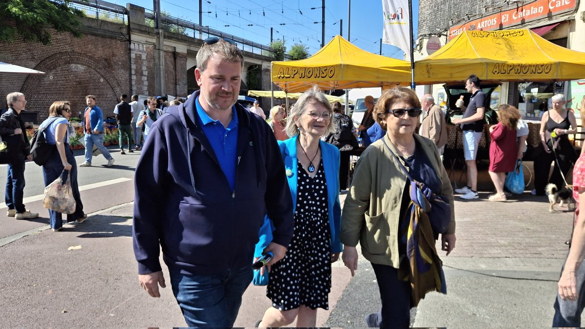 PSMarcq's tweet photo. Hier nous étions nombreux au marché de #Caulier à @lillefrance autour de notre candidate @VidalSagnierO pour faire gagner le #nouveaufrontpopulaire ✊️
@MartineAubry 
#circo5909 
#MARCQENBAROEUL 
#bondues 
#mouvaux https://t.co/KVaDR64stC
