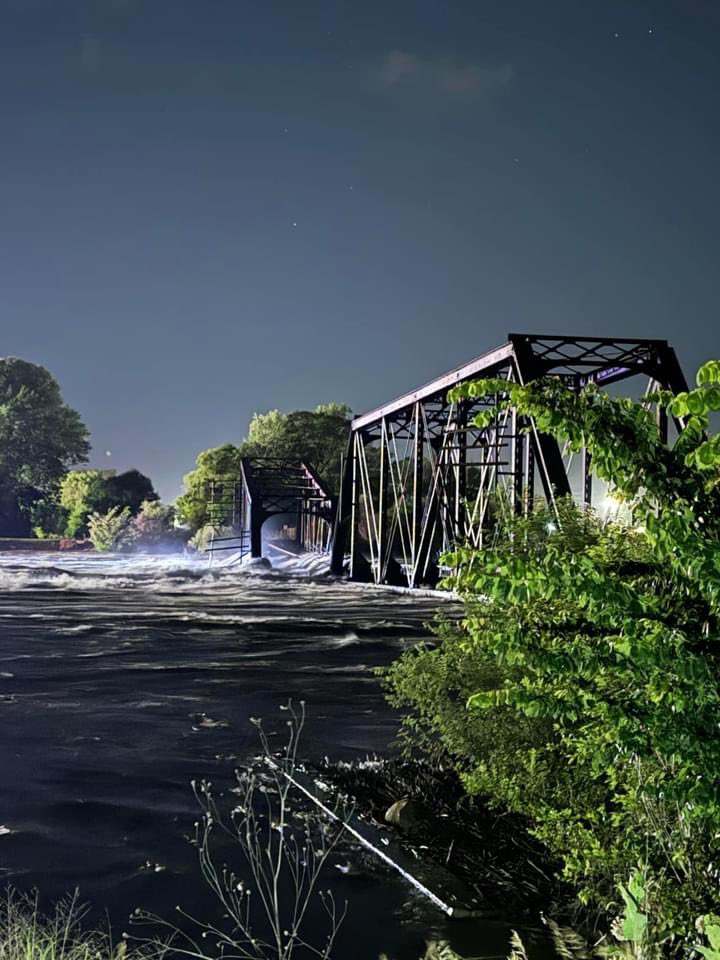 Live Storm Chasers tweet media