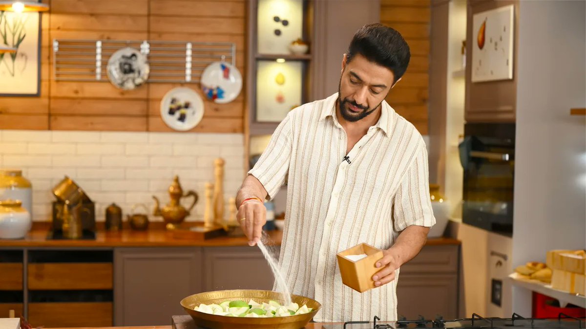 ranveerbrar's tweet photo. Namak - स्वाद अनुसार
.
.
.
#pictureperfect #salttotaste #cheflife #cooking #flavour https://t.co/YPTy440TzO