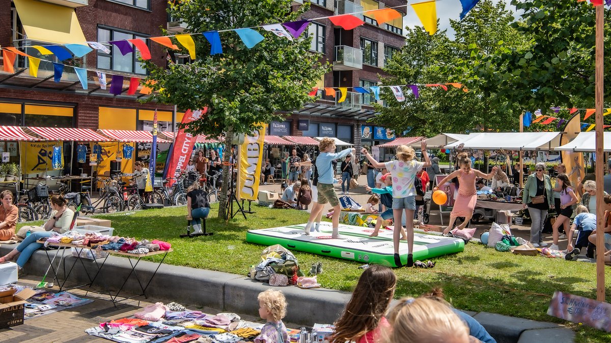 Geslaagde Koemarkt bij winkelcentrum de Koedijkslanden -  rtvmeppel.nl/geslaagde-koem…