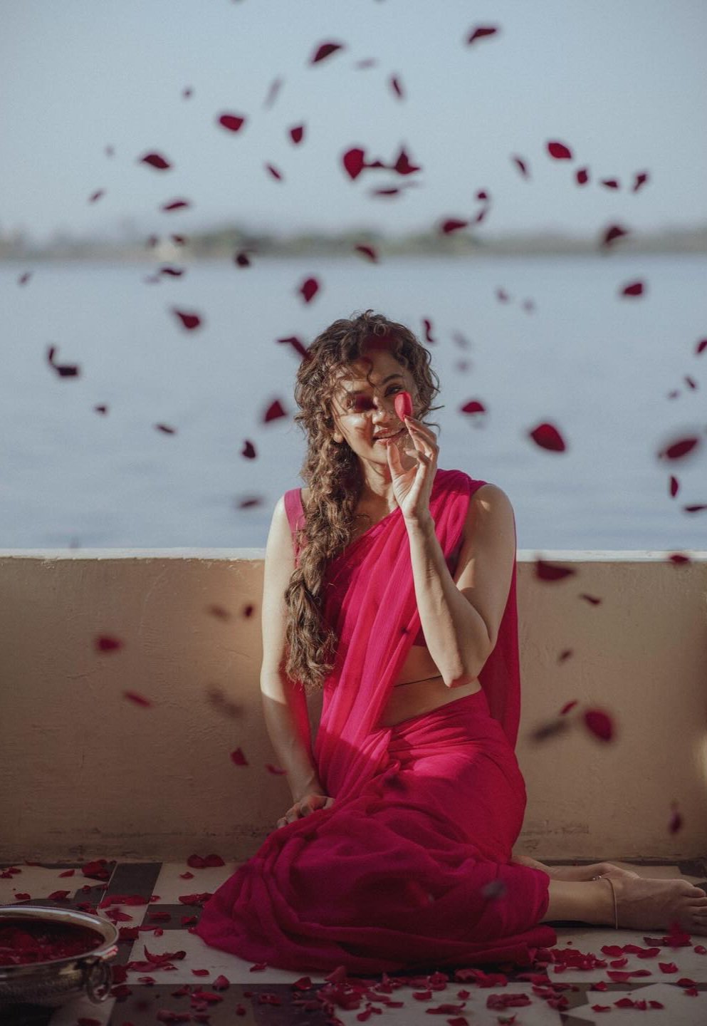 GQ0RdeebcAACfrL?format=jpg&name=large