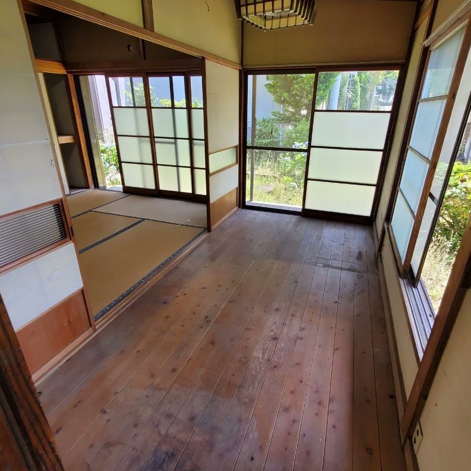 LEGARE_Office's tweet photo. 【中古戸建】3,000万円
大磯町西小磯

大磯駅徒歩16分。
2階建て古民家。
間取り6DK。

ご質問など気になる事ありましたら、お気軽にご連絡下さい。
TEL　0463-75-8844
営業時間　AM9:30~PM18:00
定休日　毎週水曜日

 #平塚市 #大磯町西小磯 #神奈川県  #湘南 #古民家 #戸建 #東海道本線 #中古戸建 https://t.co/Qcbpg13UQp