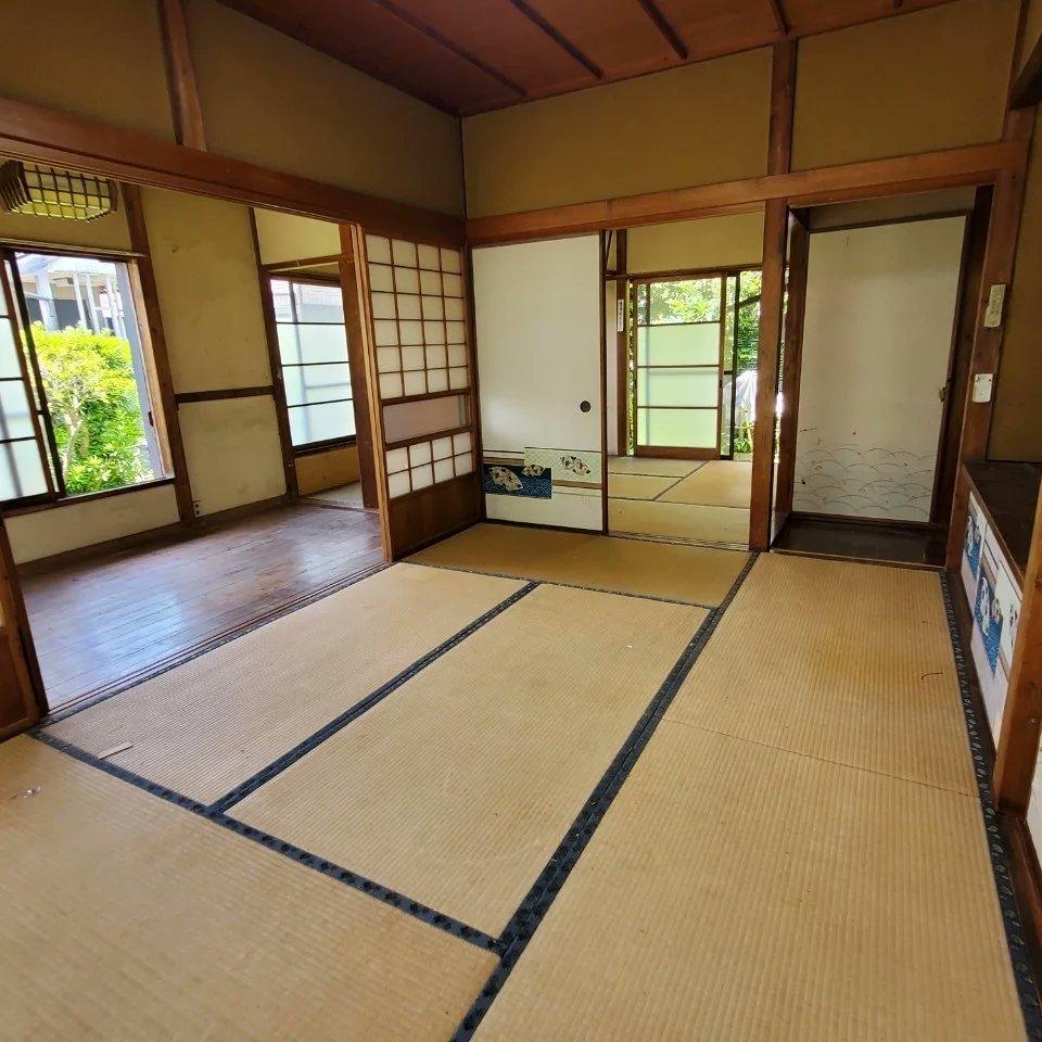 LEGARE_Office's tweet photo. 【中古戸建】3,000万円
大磯町西小磯

大磯駅徒歩16分。
2階建て古民家。
間取り6DK。

ご質問など気になる事ありましたら、お気軽にご連絡下さい。
TEL　0463-75-8844
営業時間　AM9:30~PM18:00
定休日　毎週水曜日

 #平塚市 #大磯町西小磯 #神奈川県  #湘南 #古民家 #戸建 #東海道本線 #中古戸建 https://t.co/Qcbpg13UQp