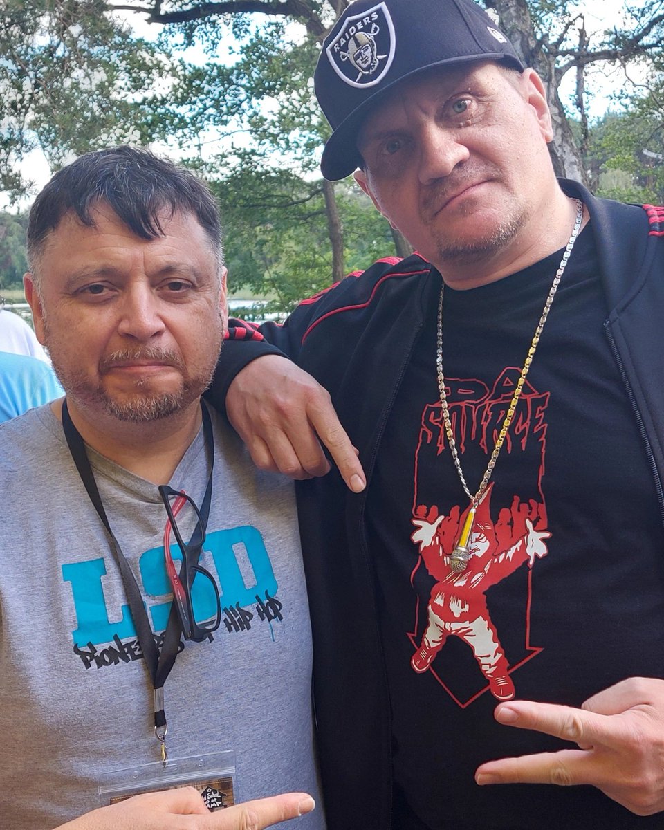 FlashmasterRay's tweet photo. Grüße nach Köln 🙌
Wenn 2 Blitze⚡️aufeinander treffen ....
Rick Ski vom Blitz Mob & Flashmaster Ray
#hiphop #oldschool #rap #köln #hamburg #oldschoolhiphopcamp #deutschrap #RickSki #BlitzMob #FlashmasterRay #Flashmaster_Ray #kölle #hamburgcity
https://t.co/jtpHpAxIvt https://t.co/IuvMlU9wHa