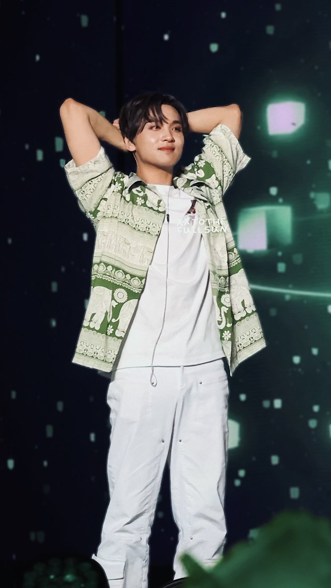 xxtothefullsun's tweet image. แฮชานอะ ขึ้นชื่อเรื่องมองฟคทุกโซนอยู่ละ ไม่ว่าจะใกล้ไกลหรือสูงแค่ไหน เขามองหาตลอด มองด้วยแววตาที่เป็นประกายเสมอ ทุกครั้งเวลามีอีเว้นหรือคอน แฮชานจะเดินไปสุดทางของทุกสเตจและโบกมือให้ทุกคน แต่นี่เป็นครั้งแรกที่เห็นแฮชานยืนนิ่ง มองฟคค้างนานขนาดนี้ มีความสุขมากๆ so overwhelmed 🥺♡︎