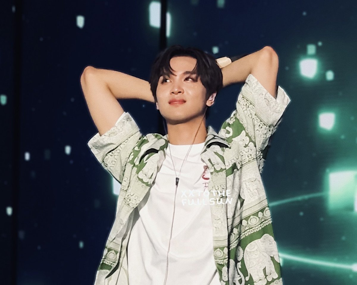 xxtothefullsun's tweet image. แฮชานอะ ขึ้นชื่อเรื่องมองฟคทุกโซนอยู่ละ ไม่ว่าจะใกล้ไกลหรือสูงแค่ไหน เขามองหาตลอด มองด้วยแววตาที่เป็นประกายเสมอ ทุกครั้งเวลามีอีเว้นหรือคอน แฮชานจะเดินไปสุดทางของทุกสเตจและโบกมือให้ทุกคน แต่นี่เป็นครั้งแรกที่เห็นแฮชานยืนนิ่ง มองฟคค้างนานขนาดนี้ มีความสุขมากๆ so overwhelmed 🥺♡︎