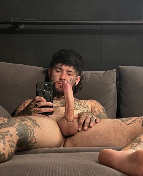 25 free subscriptions for anyone who wants to film content with me https://t.co/4TWatOLPNG https://t