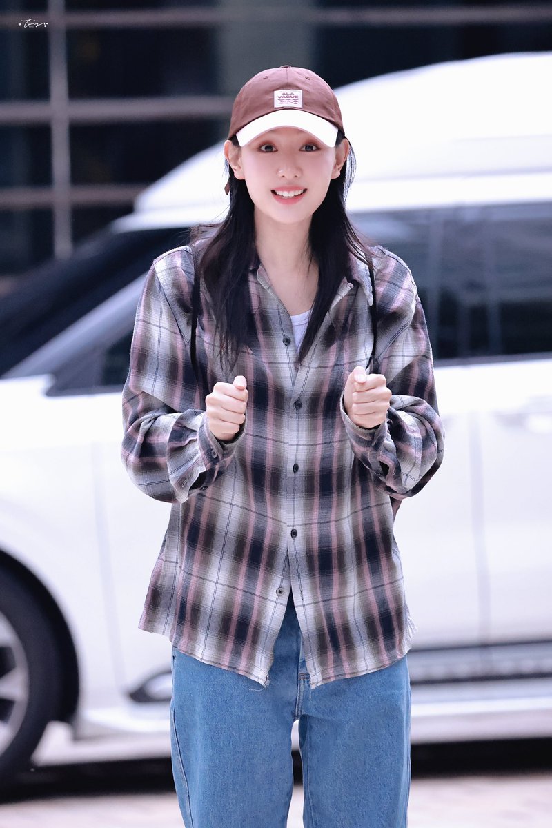 Jiwon smiles with eyes like 🌙
cr weibo.com/2368256521/504…