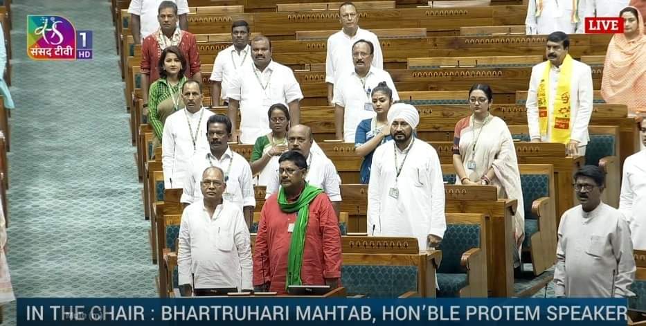 trk_media's tweet image. #TRKUpdate Delhi: First session of the 18th Lok Sabha commences at the new Parliament building. Swearing-in ceremony of the newly-elected MPs to take place shortly.
#LokSabha #oathcermony