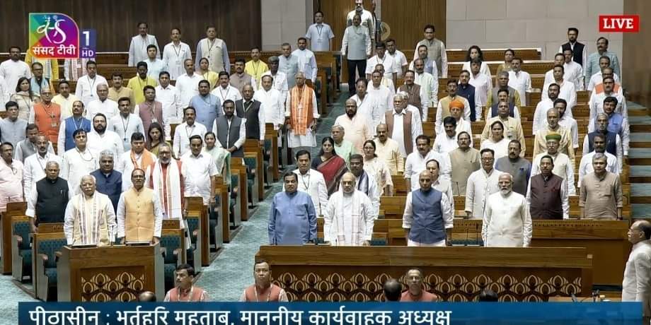 trk_media's tweet image. #TRKUpdate Delhi: First session of the 18th Lok Sabha commences at the new Parliament building. Swearing-in ceremony of the newly-elected MPs to take place shortly.
#LokSabha #oathcermony