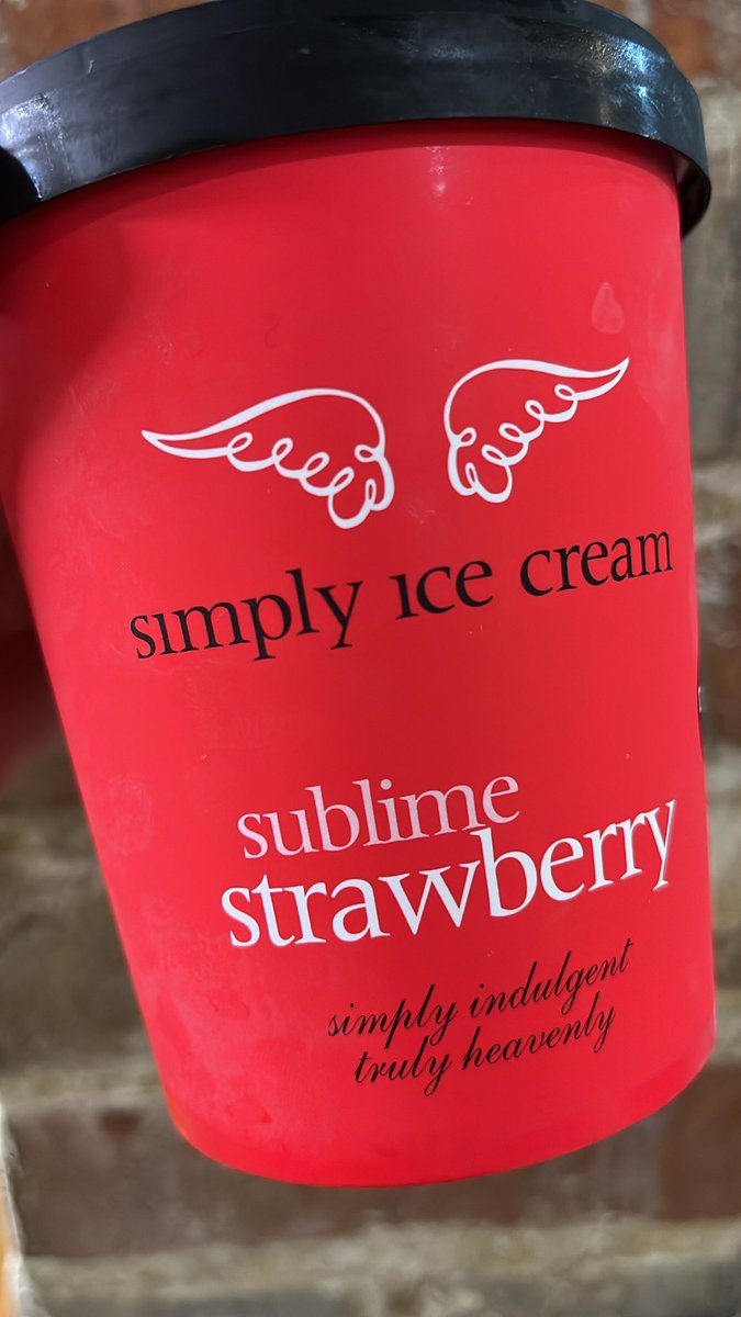 NFarmShop's tweet image. Keep cool in the sun this week with a tub of ‘simply indulgent, truly heavenly’ artisan @simplyicecreamkent 
Large and small tubs available.🍦🇬🇧

#simplyicecream #icecream #tasteofkent #kentbusiness #kenticecream #kentfarmshop