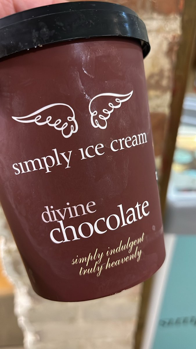 NFarmShop's tweet image. Keep cool in the sun this week with a tub of ‘simply indulgent, truly heavenly’ artisan @simplyicecreamkent 
Large and small tubs available.🍦🇬🇧

#simplyicecream #icecream #tasteofkent #kentbusiness #kenticecream #kentfarmshop
