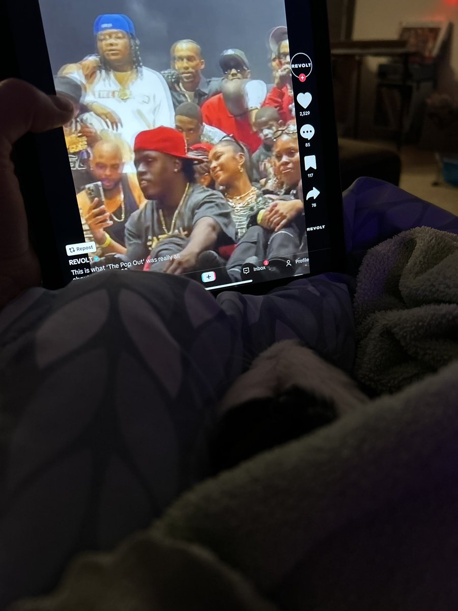 NJ2LVRAM78's tweet photo. My guinea enjoying clips of @kendricklamar fucking burning down the house. #historybeingmade #fuckdrake #unity #guineapig https://t.co/Hb5yudO67y