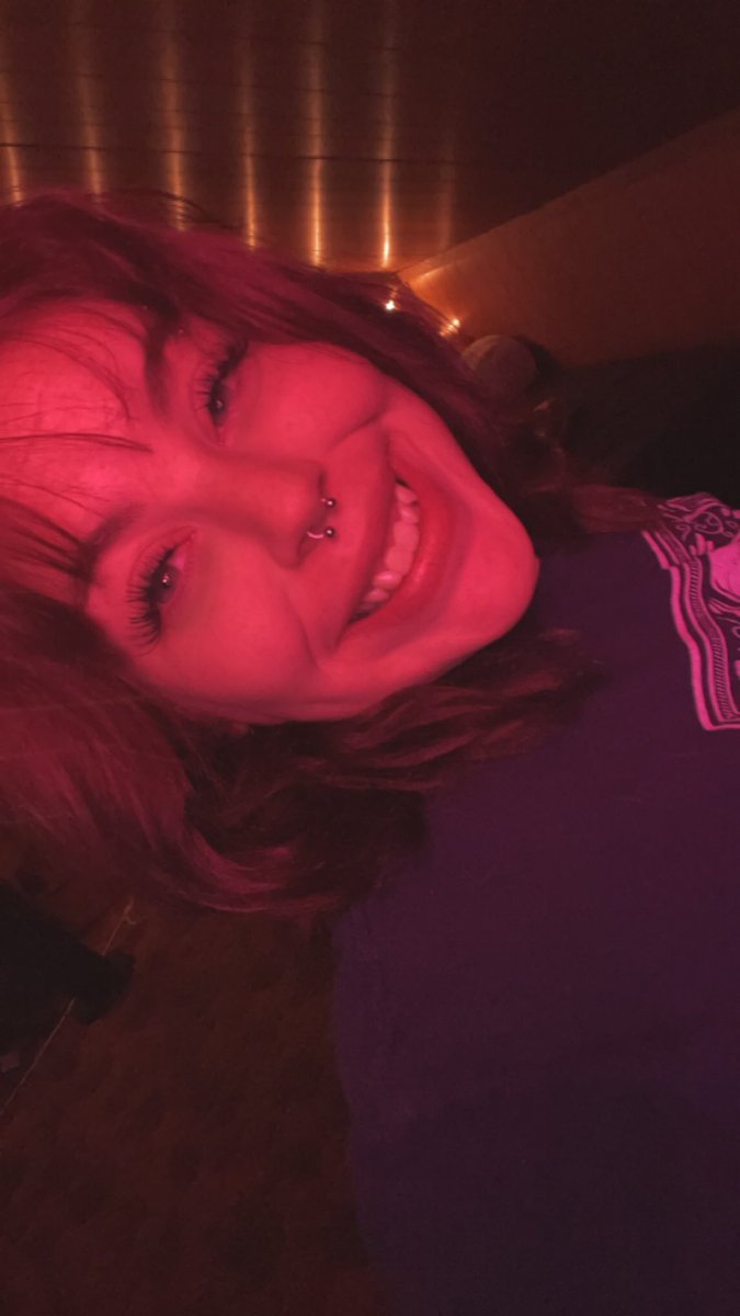 miranda_foster_'s tweet photo. in case no one on here knows, i came out as a lesbian over a year and a half ago :) now im just here for the girls &amp; the gays <3 hi https://t.co/UesayXllJF
