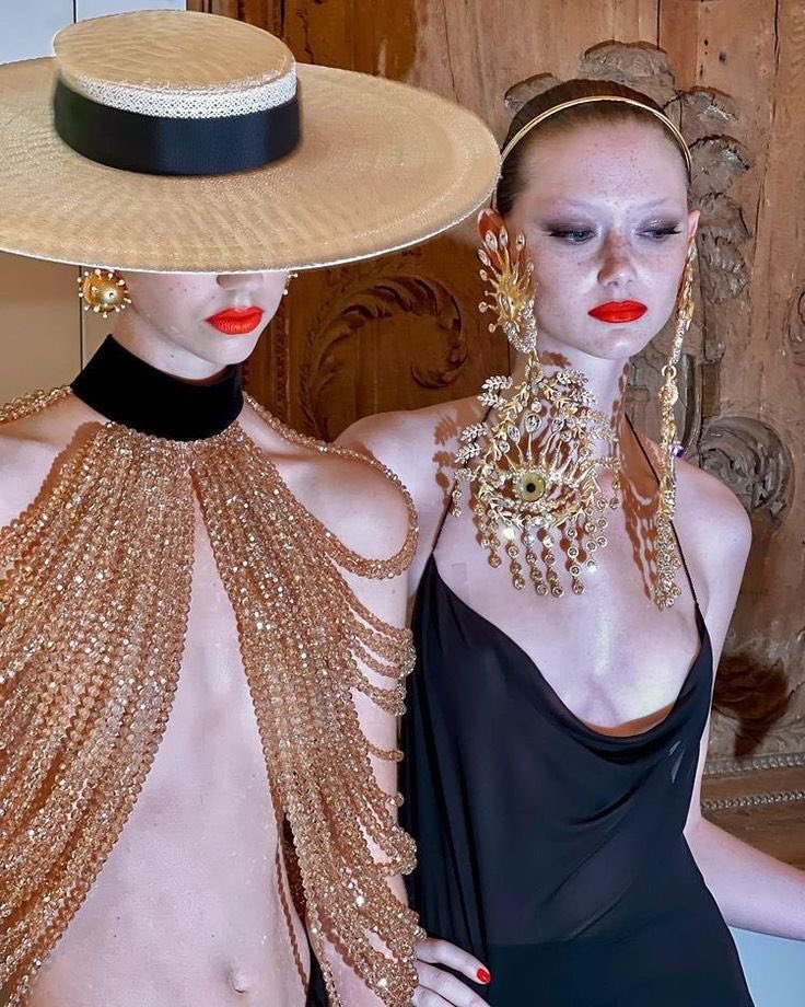 pradapearll's tweet photo. HAPPY SCHIAPARELLI DAY TO THOSE WHO CELEBRATE!!!!! 🫶🏼🫶🏼 https://t.co/tGltgCZnLM