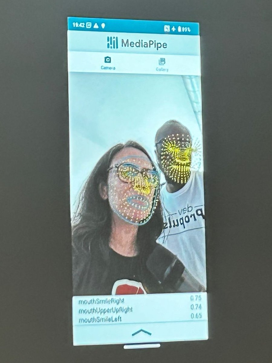 Google I/O Extended Connect - GDG Paris
Jeudi dernier, j'ai participé au Google I/O Extended Connect, organisé par <a href="/GDGParis/">GDG Paris</a>  dans les locaux de SKIILS.

J'ai eu l'occasion de partager la scène avec <a href="/elainedbatista/">Elaine Dias Batista［Ξ］💙</a> , qui nous a présenté des avancées très intéressantes en termes