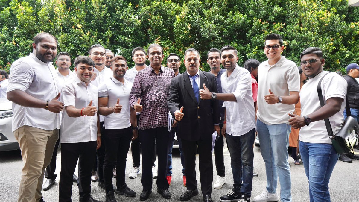 teamputeramic's tweet photo. Putera MIC telah hadir memberi sokongan kepada calon-calon yang bertanding bagi jawatan Jawatankuasa Kerja Pusat MIC Kebangsaan.
Semoga Maju Jaya diucapkan kepada semua yang bertanding.
#PuteraMIC
#MIC
#IniMasaKita https://t.co/DOKWX3peZ9