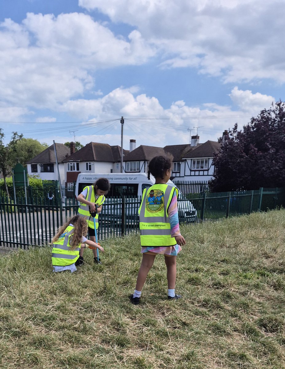 Year 2 enjoyed learning about the impact humans have on our environments. We went on a litter hunt and were shocked at how much litter we could find.