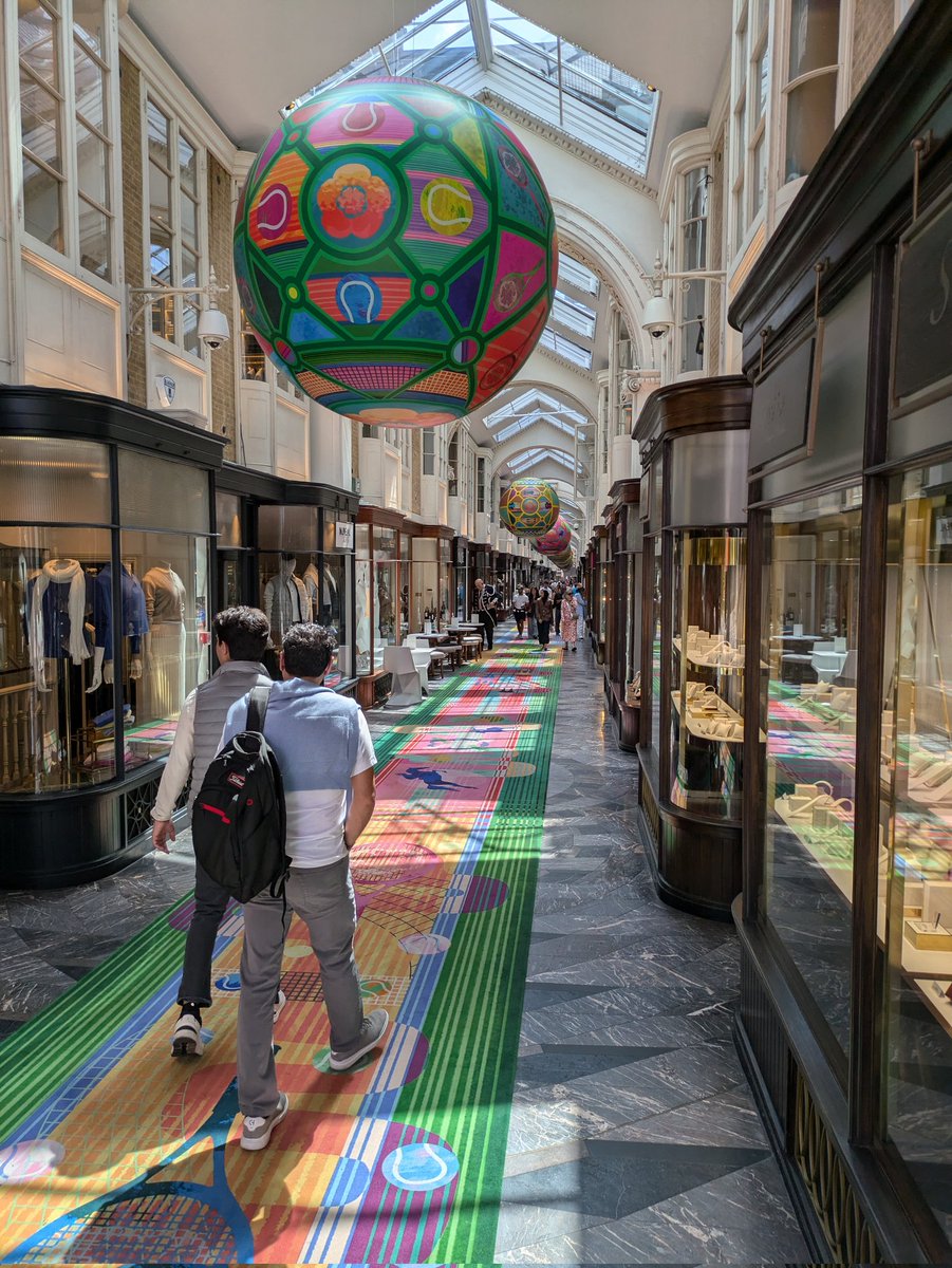 msuxg's tweet photo. Piccadilly is looking somewhat colourful https://t.co/AgxPJhtK9b