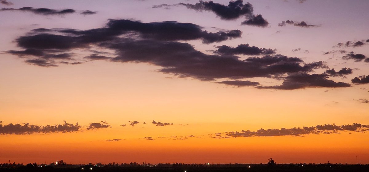 andyjump1118's tweet image. #goldenhour #sunset as I was waiting for the Falcon 9 launch. @NWSHanford @StormHour @sunset_wx @ThePhotoHour ##sunsetweather #sunsetphotography #sunsetphoto #cawx