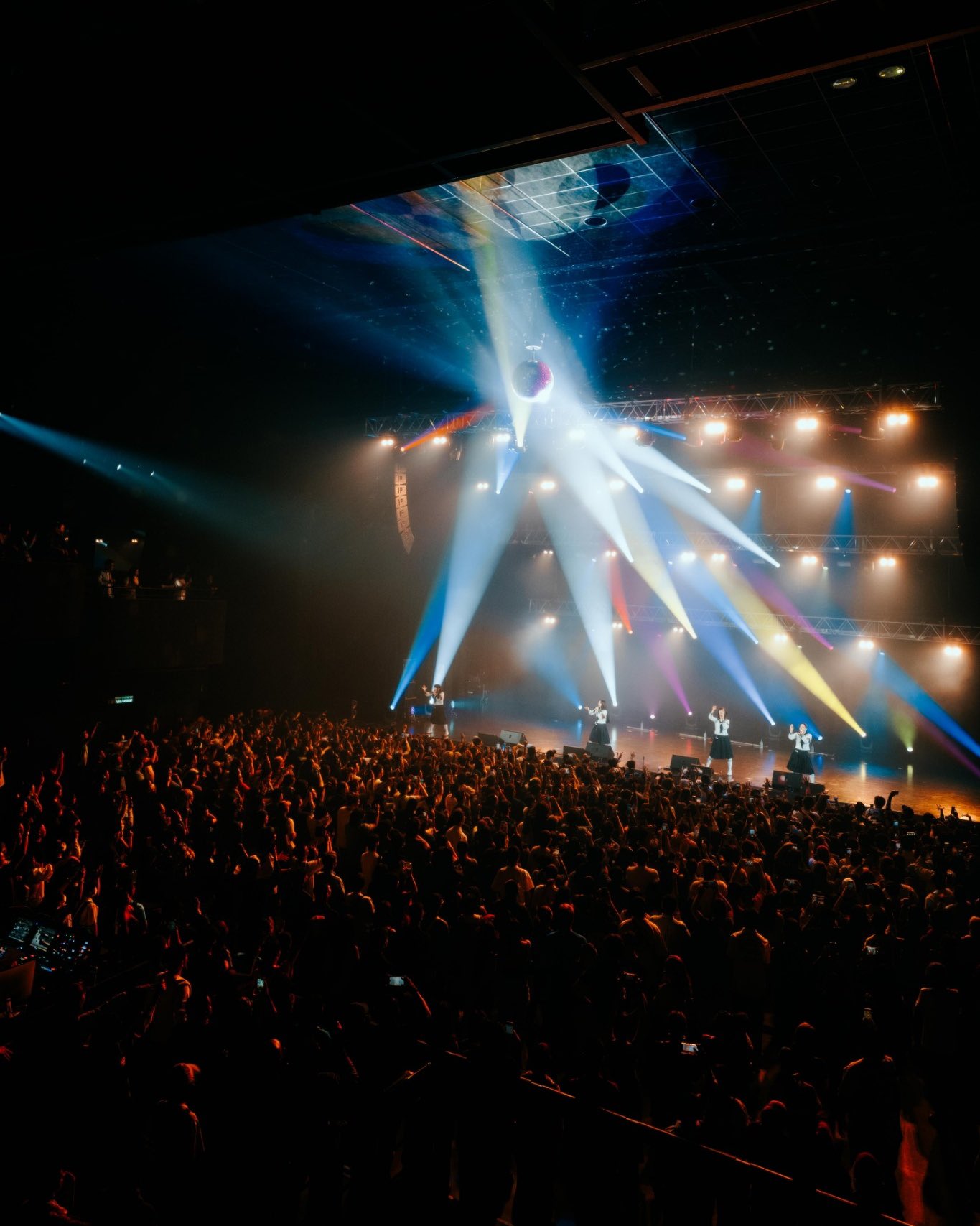 GQ0hr1xb0AEi4m4?format=jpg&name=large