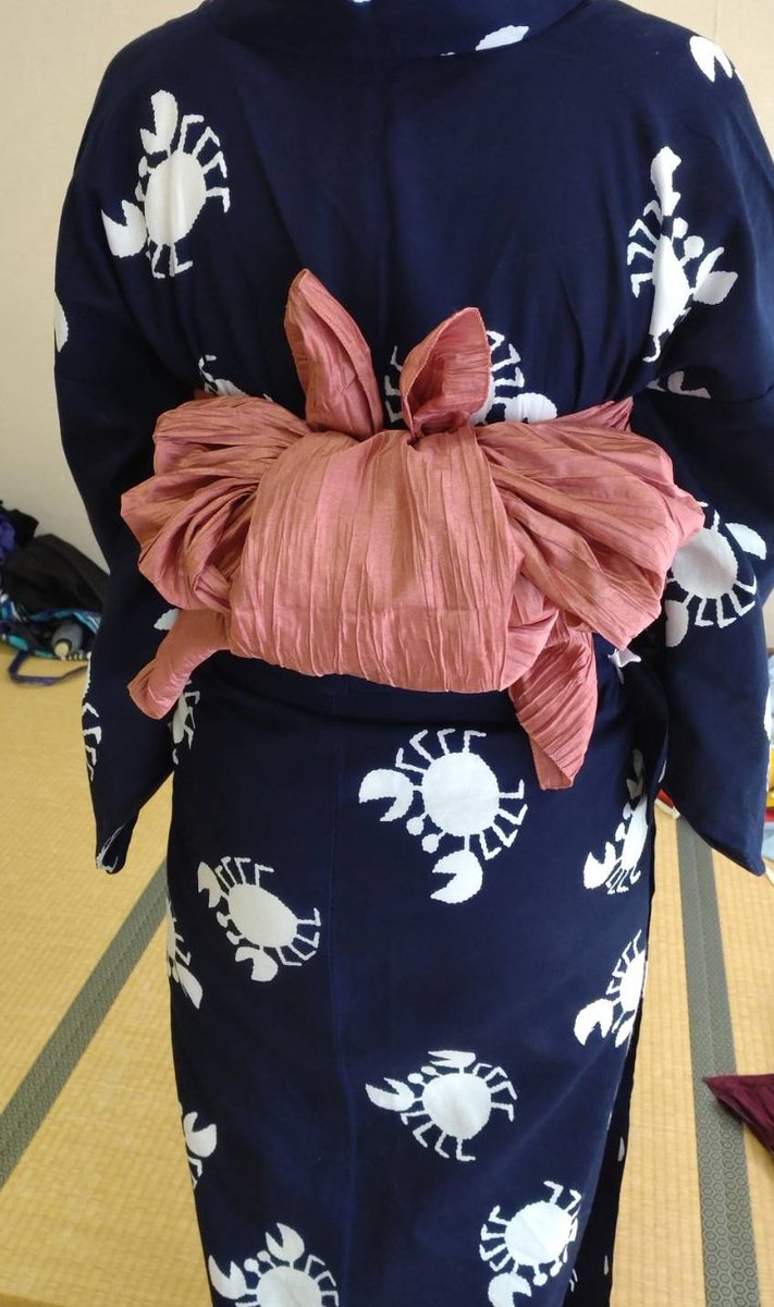 UYuxkx806SZmIiZ's tweet photo. 帯結びが可愛かったので真似させて頂きました🦀🦀🦀🦀🦀🦀🦀 https://t.co/MdQPl4SN2i
