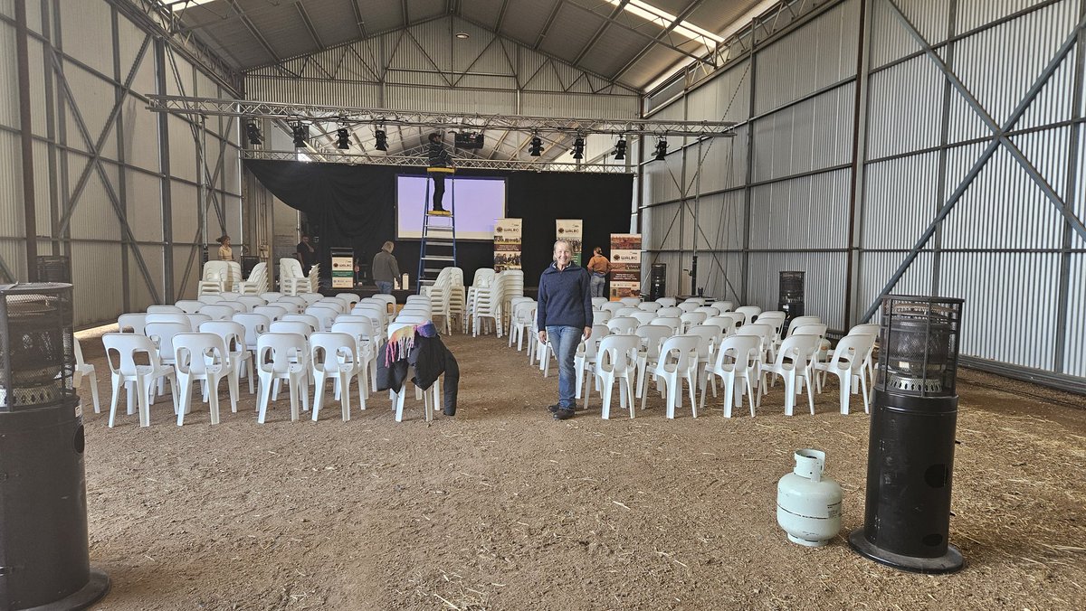 WALRC1's tweet image. We are busy transferring @Lynleykoj ram sale shed to a conference venue!! With @bron_clarke @GeorgiaWelsh10 @KelseyRhianPool