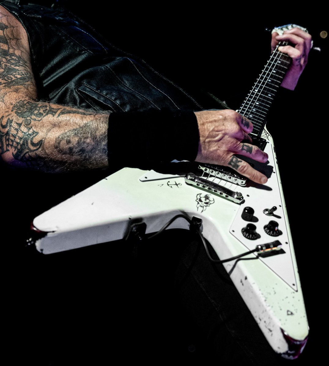 Riff!

#papahet #metallica