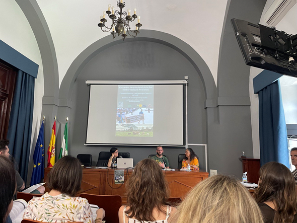 〰️ Los días 6-8 de junio, dos de nuestras investigadoras, <a href="/ElisaOtra/">Elisa OtRa</a>  y @aristolochia_ asistieron en #Sevilla al encuentro "Cambios climáticos y antropologías (para el) porvenir. Desafíos de investigación y acción"