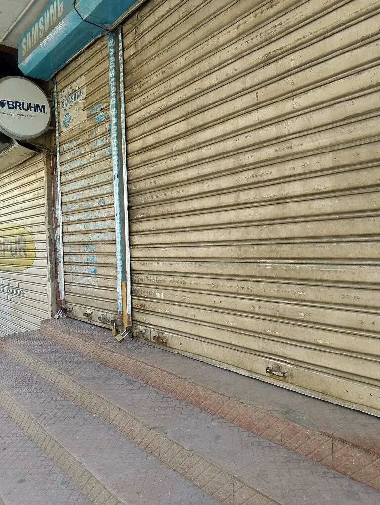 DeoMunishi's tweet photo. Nchi ina viongozi kama sio washamba basi ni wajinga!
Mgomo ulitangazwa. Badala ya mazungumzo, wafanyabiasha walipokea vitisho, dharau, kejeli n.k kutoka kwa washamba wa madaraka.
Haya, mgomo huo sasa!
Wananchi/ wafanyabiasha sio #MAFALA https://t.co/4orWjFp8m2