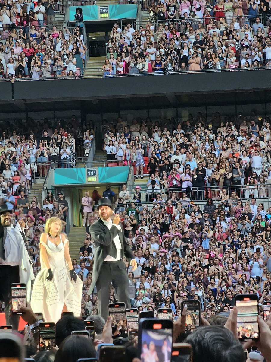 Emma Franklin-Wright tweet media