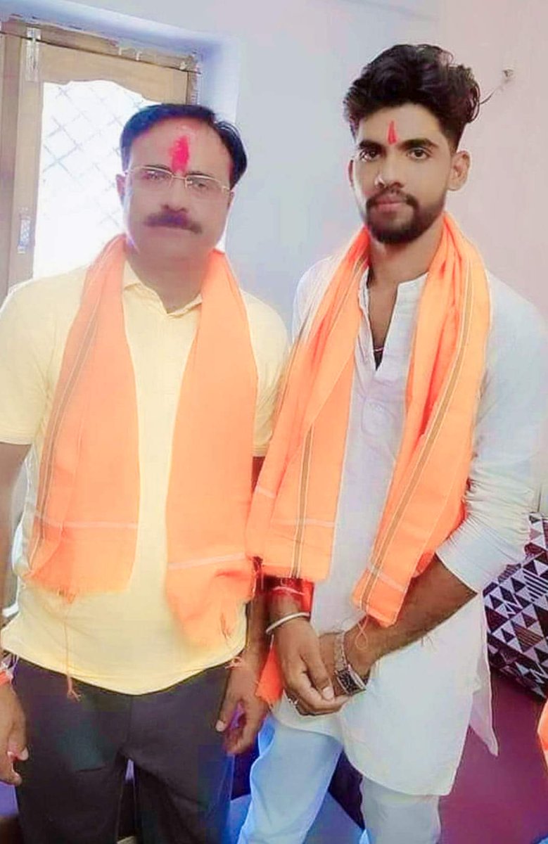 jsrajak's tweet image. मध्यप्रदेश सरकार में पूर्व राज्यमंत्री वर्तमान मुंगावली विधायक 
आदरणीय श्री @Raobrijendra1 जी को जन्मदिन की हार्दिक शुभकामनाएं एवं बधाई🎂💐💐💐
#happybirthday