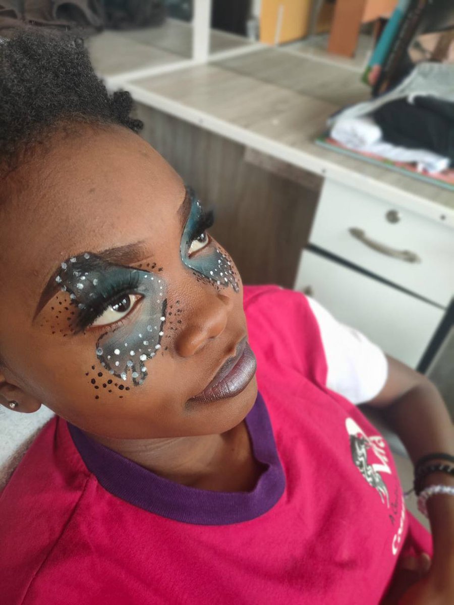 vera_college's tweet image. Fantasy make up 
admit.verabeautycollege.com

#makeupsfx
#MondayMotivation #verabeautycollege