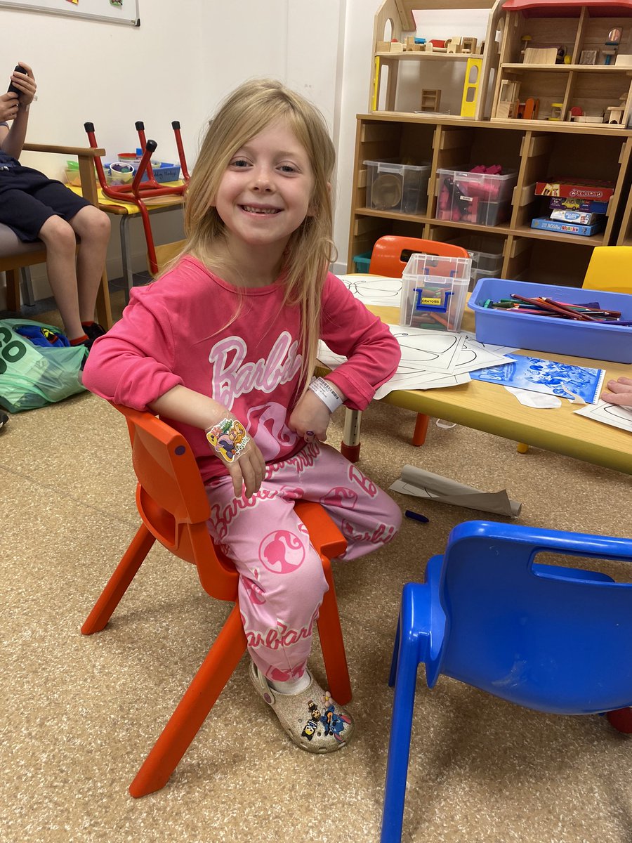 lisaloganxo's tweet photo. Big brave girl all ready for her 1st ever operation! But still smiling away and gutted she’s missing school🥲🫶🏼 @BridgetPrimary https://t.co/sflBeOnpIo