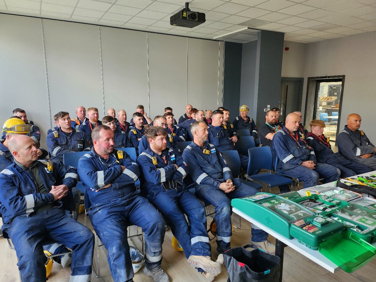 advancedsafety2's tweet photo. Check out photos from our recent "Stop the Drop" demo with Cathal! Showcasing innovative tool safety solutions, including the Stop the Drop bag for MEWPs. We present these talks nationwide –  could you be next?

#SafetyFirst #StopTheDrop #AdvancedSafety #HealthAndSafety https://t.co/PrQOyRIPmr