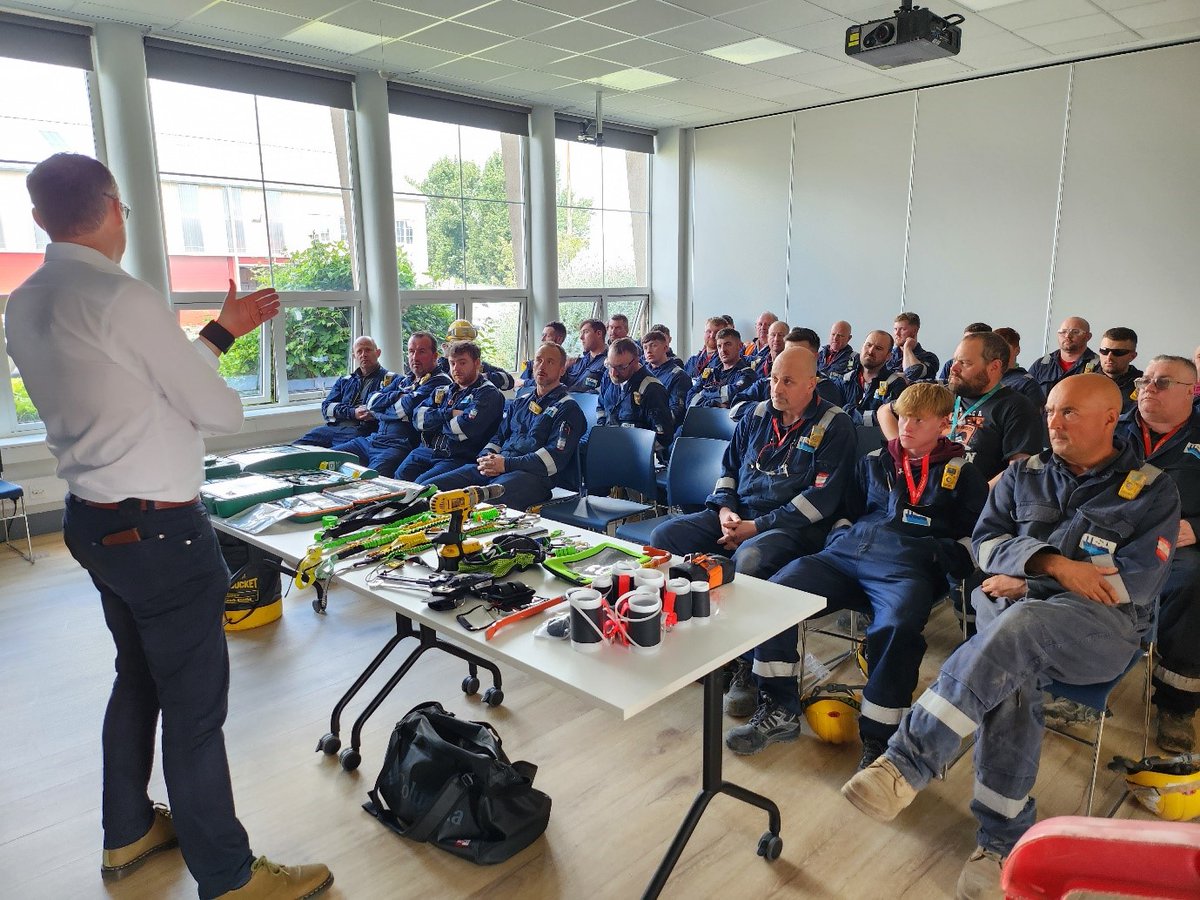 advancedsafety2's tweet photo. Check out photos from our recent "Stop the Drop" demo with Cathal! Showcasing innovative tool safety solutions, including the Stop the Drop bag for MEWPs. We present these talks nationwide –  could you be next?

#SafetyFirst #StopTheDrop #AdvancedSafety #HealthAndSafety https://t.co/PrQOyRIPmr