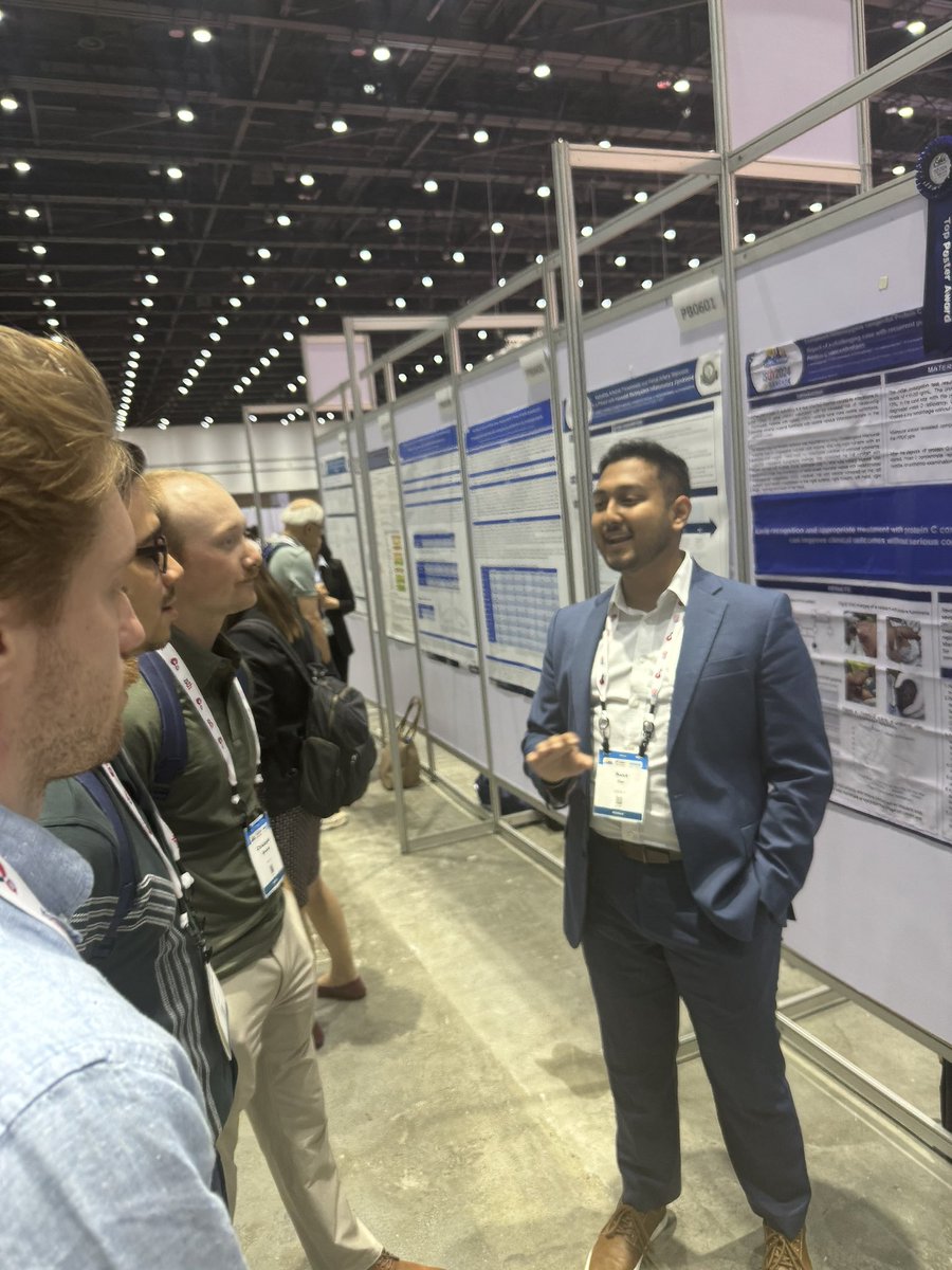 Great poster presenting, <a href="/RonitKar_/">Ronit "Papai" Kar</a> ! So proud of what you accomplished in your <a href="/pitt_pstp/">Pitt Med PSTP</a> research year. Excellent work here characterizing #platelet #TIC in #pediatrictrauma in our collaboration with @ChristineLeeper