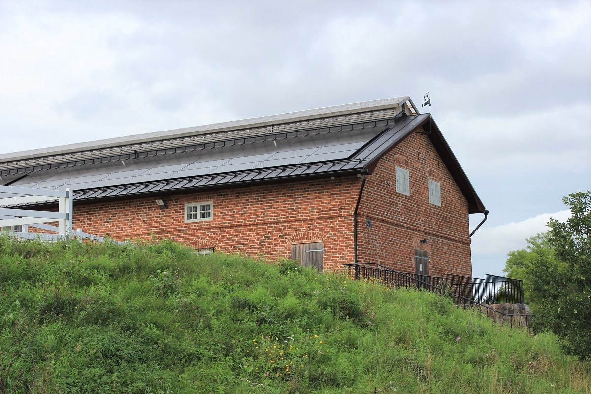 Vähähiilinen energiamurros ulottuu myös kulttuurihistoriallisiin kohteisiin ja parantaa niiden energiatehokkuutta. 🏛️

Uusi raportti käsittelee erityishuomioita, joiden avulla kohteiden ominaispiirteet säilyvät ja arvo kasvaa.

📰Uutinen: ym.fi/-/uusi-energia…